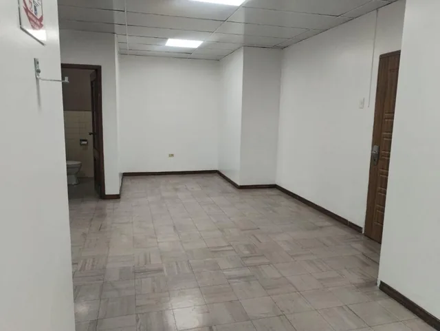 ¡Invierta en Una Oficina Estratégica Edificio Finec, Centro de Guayaquil!, Guayas — imagen 5