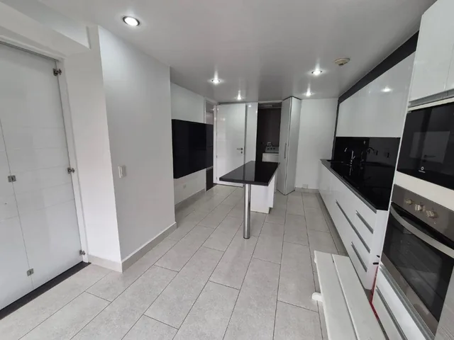 Departamento de 3 Habitaciones en Venta en González Suárez — imagen 2