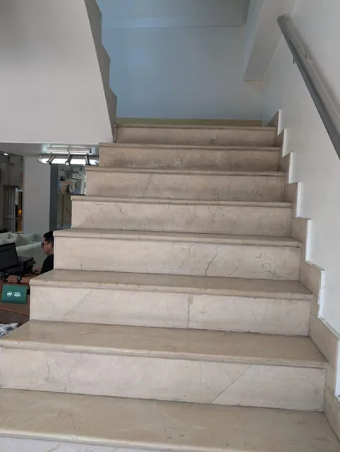 Vendo Edificio Comercial en La Av Rodolfo Baquerizo Nazur. Alborada. Guayas — imagen 2