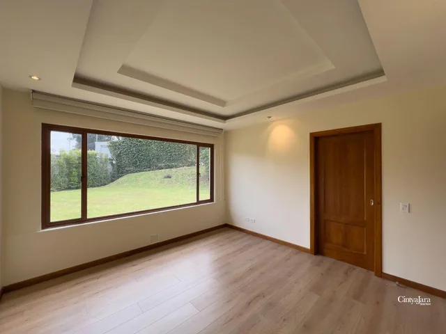 Cumbaya, Urbanizacion de Lujo, Casa de Venta, 4 Dorm. y Estudio — imagen 4