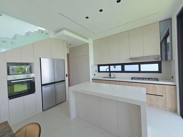 Hermosa y Moderna Casa de 3 Dorm. Doble Altura con Acabados de Lujo, Guayas — imagen 2