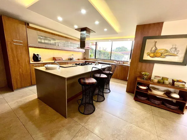 Mv - Sector Tumbaco, en Venta de Oportunidad por Viaje, Dpto 2d 300,85 m², Una Sola Planta — imagen 2