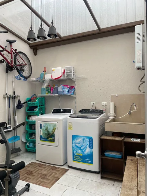 Casa en Venta 3 Dorm. Conjunto Privado Ricaurte, Azuay — imagen 3