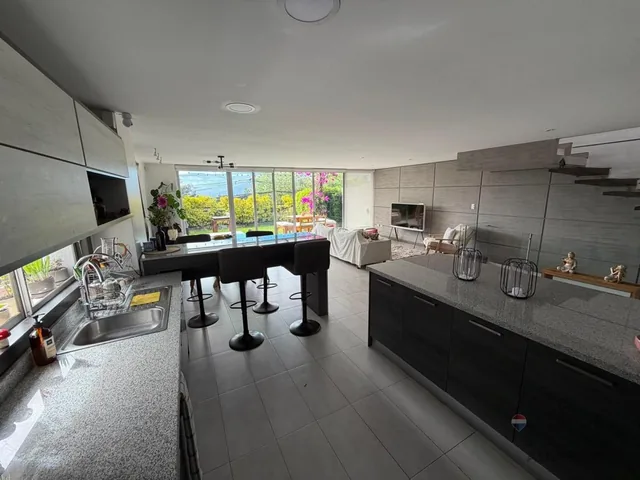 Venta Casa en Vista Colina, San Juan de Cumbayá, Quito, Ecuador — imagen 3