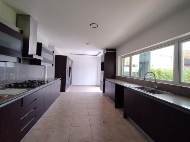 Renta Amplia Casa con Jardín - Lumbisí Cumbayá — imagen 3