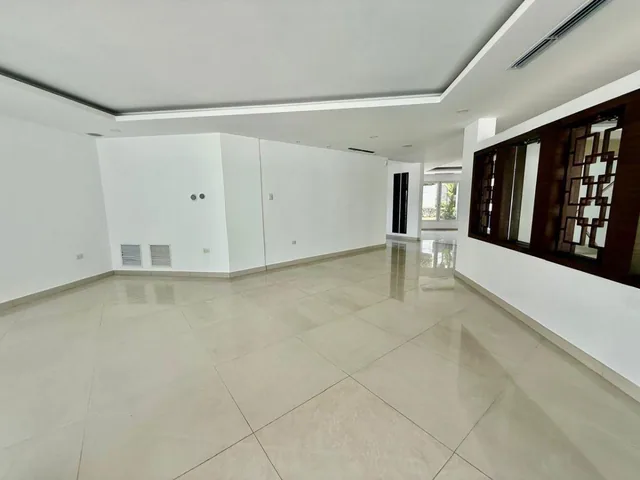 ️️ Casa en Venta – Alquiler Samborondón ️️ Remodelada con Sala de Cine Equipada, Guayas — imagen 4