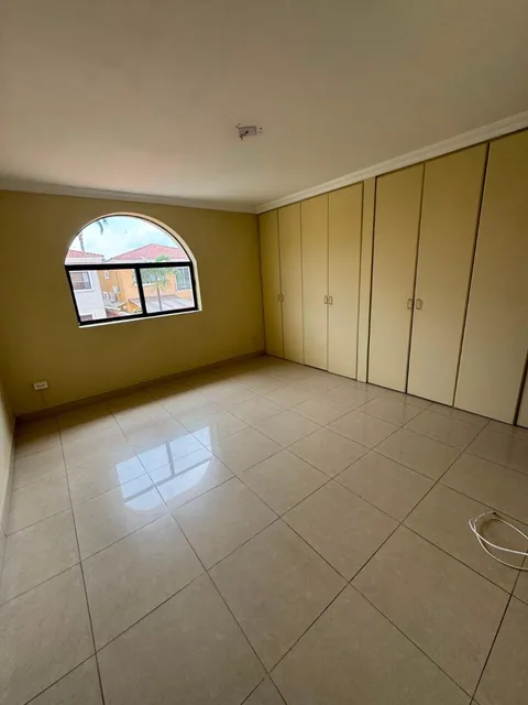 Casa de 255 m² con 3 Dorm. en Venta en Samborondón Us$260.000, Guayas — imagen 3