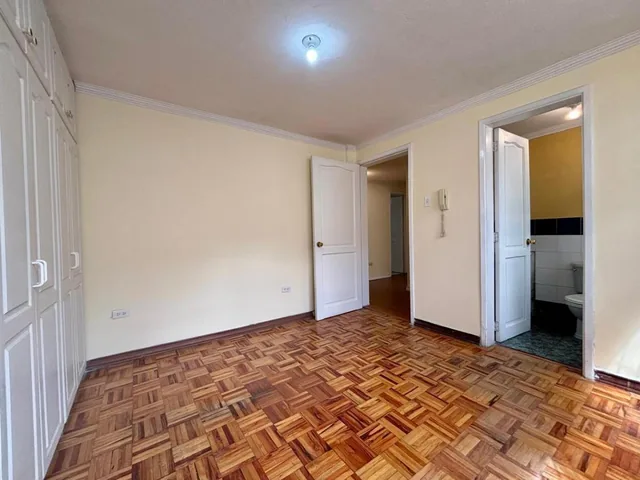 Venta de Oportunidad en Quito Norte Amplio Departamento de 3 Dorm. — imagen 4