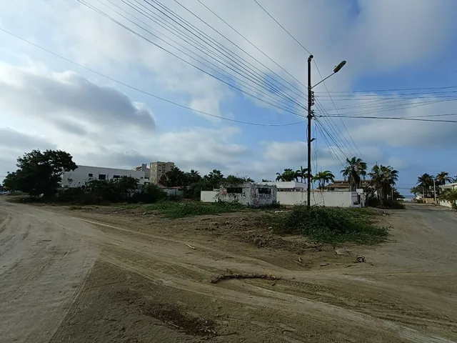 Vendo Terreno Esquinero a Tan Solo 2 Calles de La Playa en La Milina Salinas — imagen 2