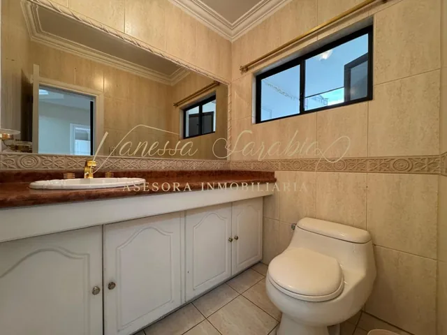 Vendo Casa Independiente en La Floresta, Quito - Ecuador — imagen 3