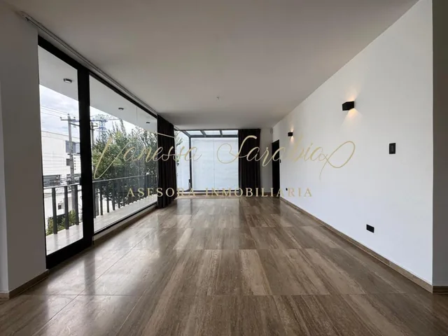 Vendo Casa Independiente Remodelada en La Gonzales Suarez, Quito - Ecuador — imagen 3