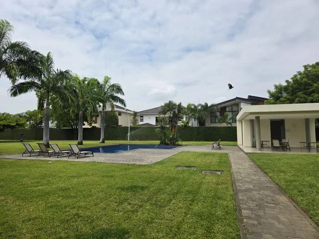 Hermoso Departamento de 3 Habitaciones con Amplia Terraza y Vista Al Lago, Guayas — imagen 2