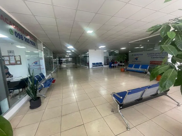 Local Comercial en Venta Plaza Real Calderon — imagen 3