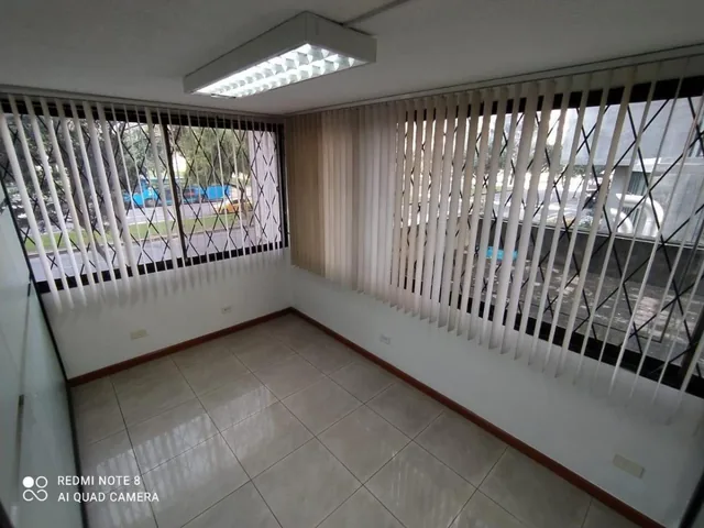 Oficina en Venta con Bodega y 2 Parqueaderos — imagen 4