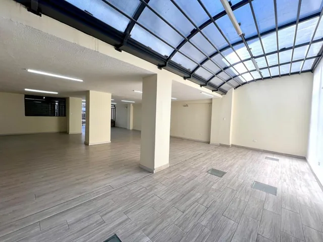 Mv - Sector La Carolina y Atahualpa Local Comercial en Venta de 105 m² — imagen 2