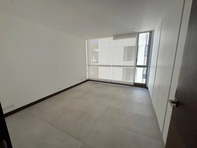 Vendo Cumbayá, Lindo Departamento, 164 m², 3 Dorm. Sector Santa Lucia, Excelente Ubicación! — imagen 2