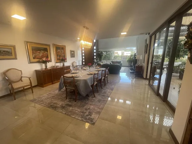 Venta Hermosa Casa Acabados de Lujo La Ceramica Tumbaco — imagen 4