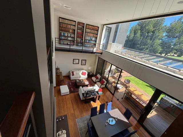 Elegante Casa Rodeada de Jardines en Puembo Urb Cerrada Junto Al Club Arrayanes — imagen 5
