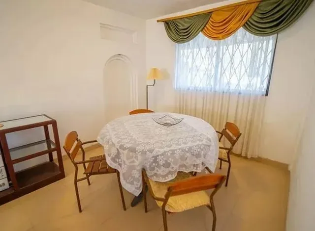 Casa de 227 m² con 4 Dorm. en Venta en Mitad del Mundo — imagen 3