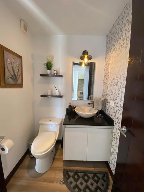 Casa con 260 m² Terreno y 3 Recámaras Cada Una con Baño en Venta en Cumbayá — imagen 3