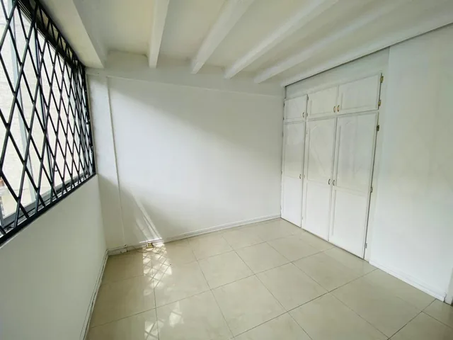 Ponceano Alto - Marisol $35.000 No Parqueadero, 2 Dorm, Cerca a Supermaxi Real Audiencia — imagen 2