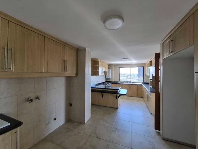 Venta Departamento 3 Dorm., 2 Parqueos, Vista, Edificio Seguro — imagen 5