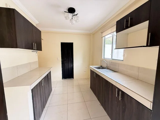 Venta de Casa en La Urb La Joya Etapa Gema Vía Aurora, Guayas — imagen 4
