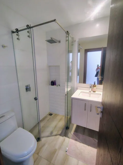 Vendo en Cumbaya Hermoso Departamento 3 Dorm. con Baño en Zona de La Primavera — imagen 4