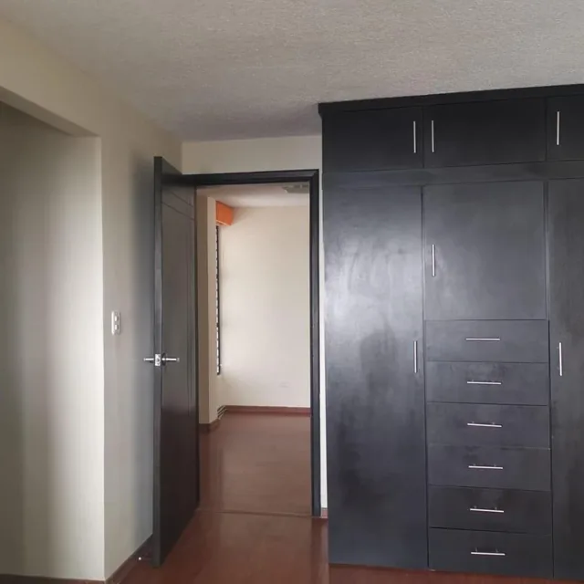 Casa Rentera en Venta Sector Pusuquí con 3 Departamentos — imagen 3