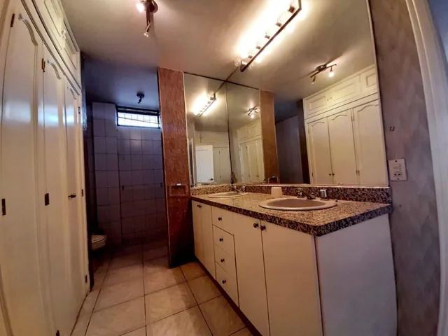 Vendo Departamento en Urdesa Central, Guayas — imagen 2