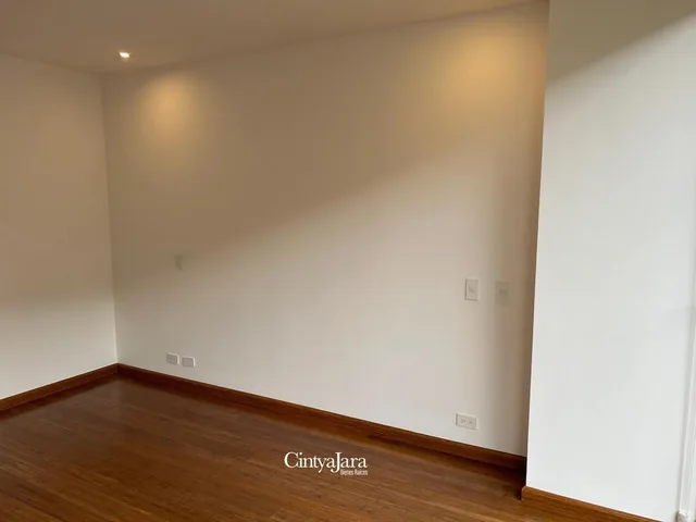 Cumbayá, Departamento de 3 Dorm., Terraza y Jardín — imagen 5