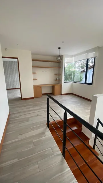 Exclusivo Dúplex de 3 Dorm. en Cumbayá - Tumbaco | Jardín Privado — imagen 2