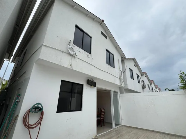 Venta Casa Urb. Napolis 3 Hbts. Guayas — imagen 2