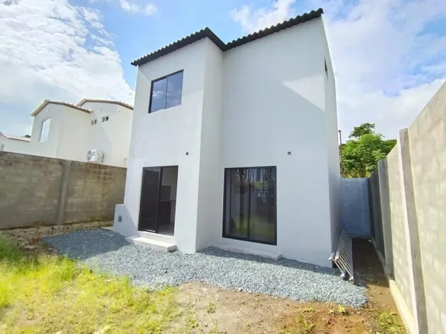 Casa de Estreno en Villas del Rey Etapa Harry, Guayas — imagen 2