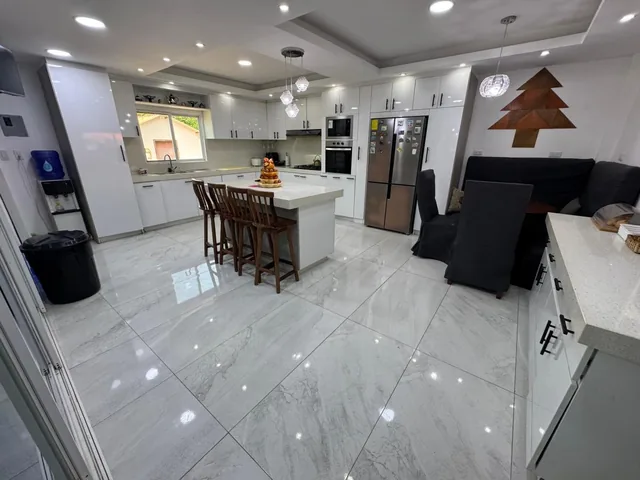 Casa con 2666 m² de Terreno y 11 Habitaciones en Venta en Urb. Colinas del Pacífico en Playas, Guayas — imagen 5