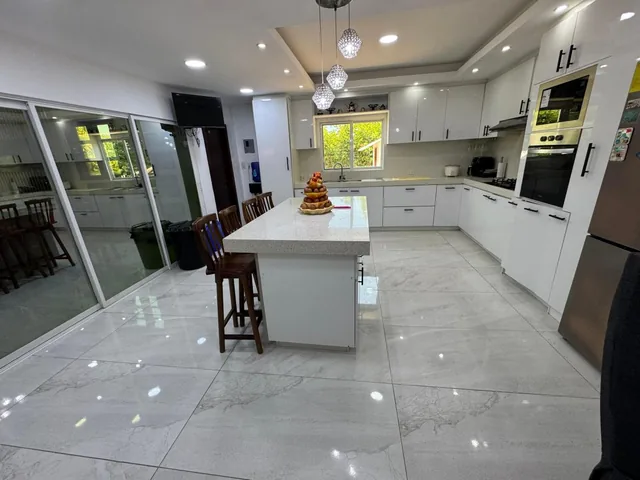 Casa con 2666 m² de Terreno y 11 Habitaciones en Venta en Urb. Colinas del Pacífico en Playas, Guayas — imagen 2