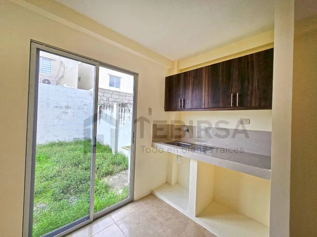Casa en Venta de 2 Dorm. y Amplio Patio - Urb. Gran Vittoria Etapa Antonietta, Vía a Salitre, Guayas — imagen 4