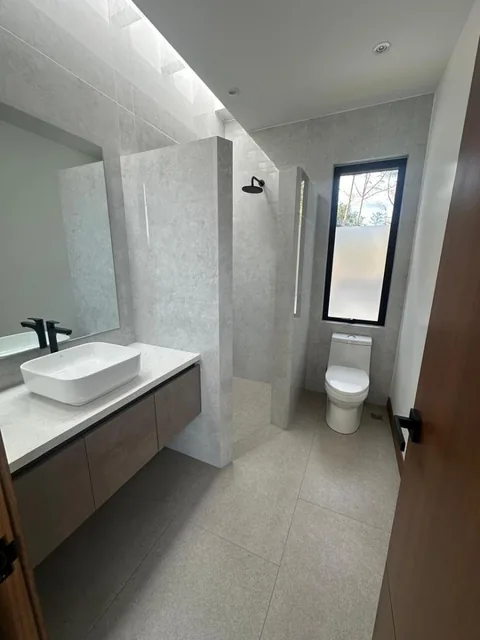 Casas de Lujo en Puembo: 3 Dorm., Jardín y Estreno Listas — imagen 3