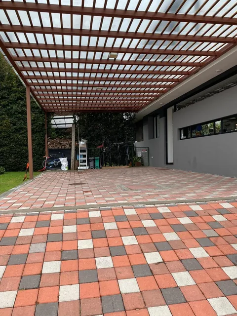 Preciosa Casa Moderna Venta, nayón — imagen 2