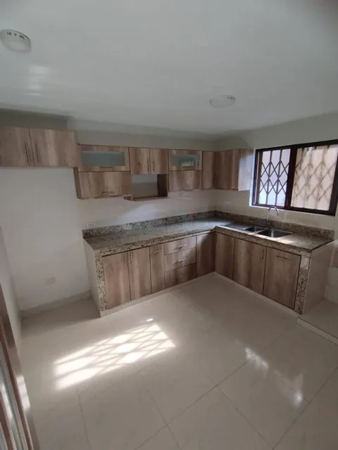 Casa Remodelada en Venta - Villas del Rey, Guayas — imagen 4
