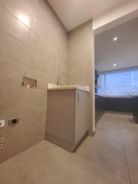 Vendo / Rento Departamento con Terraza - Sector Coruña, González Suárez — imagen 2