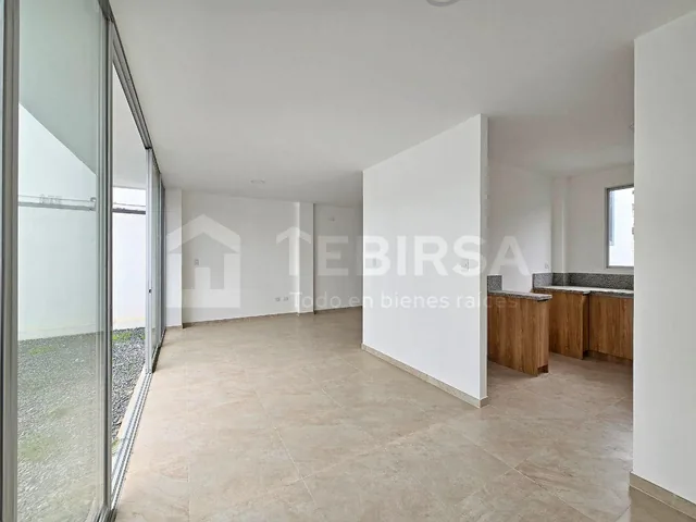 Casa en Venta de 3 Dorm. y Amplio Patio, de Estreno - Urbanización Vistana 2000, Guayas — imagen 2