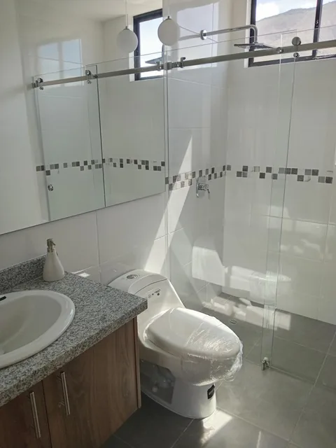 Fcm. Venta Casa a Estrenar de 3 Dorm.. Urbanización La Pampa 2. Mitad del Mundo — imagen 2