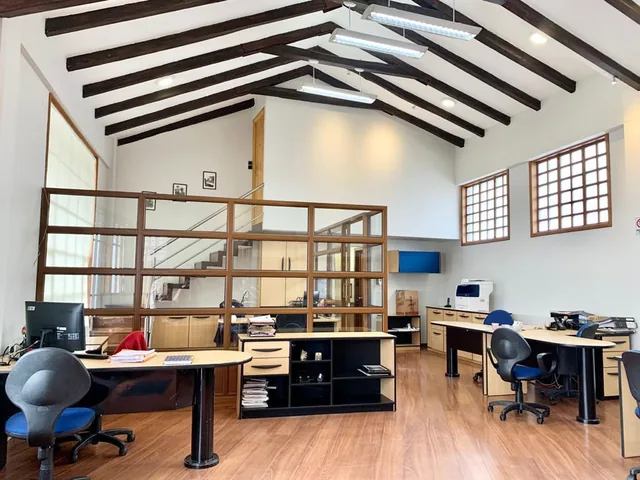 Hermosa Casa en Venta, Av Solano, Azuay — imagen 2