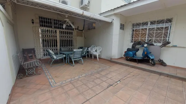 Venta de Villa Ideal Para Oficina de Dos Departamentos en Urdesa, Guayas — imagen 2