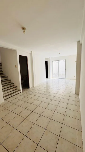 Vendo Casa de Dos Plantas en La Urbanización Metropolis, Guayas — imagen 5