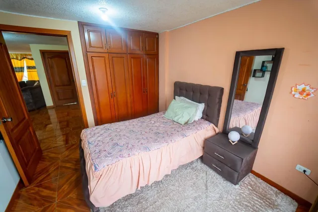 Casa en Venta con Local Comercial Calderon 377 m² — imagen 4