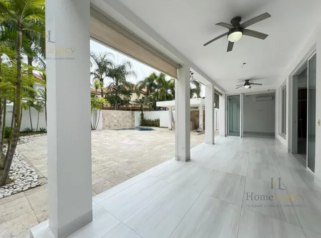 Venta de Casa con Piscina en Samborondón - Urb. Terrasol Am, Guayas — imagen 4