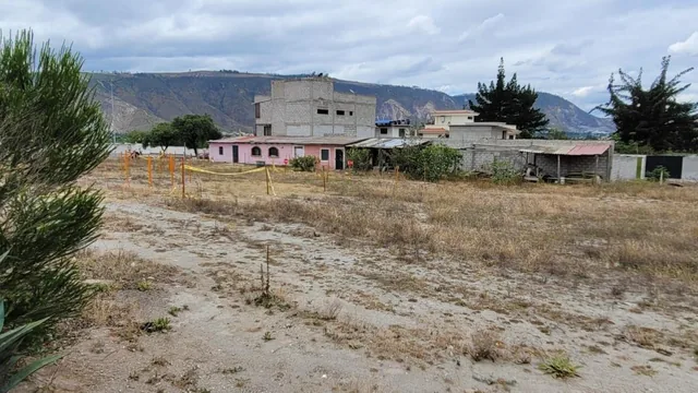 Venta Terreno Comercial 3.040 m² Mitad del Mundo con Fernte Av Córdova Galarza — imagen 2