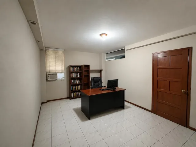 Amplio Departamento en Venta, Ceibos, Guayas — imagen 3